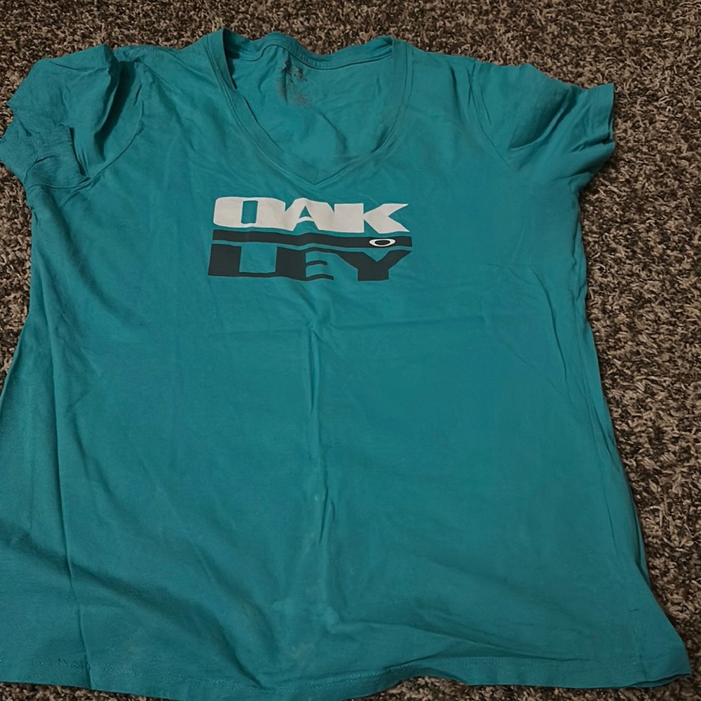 Oakley t-shirt
